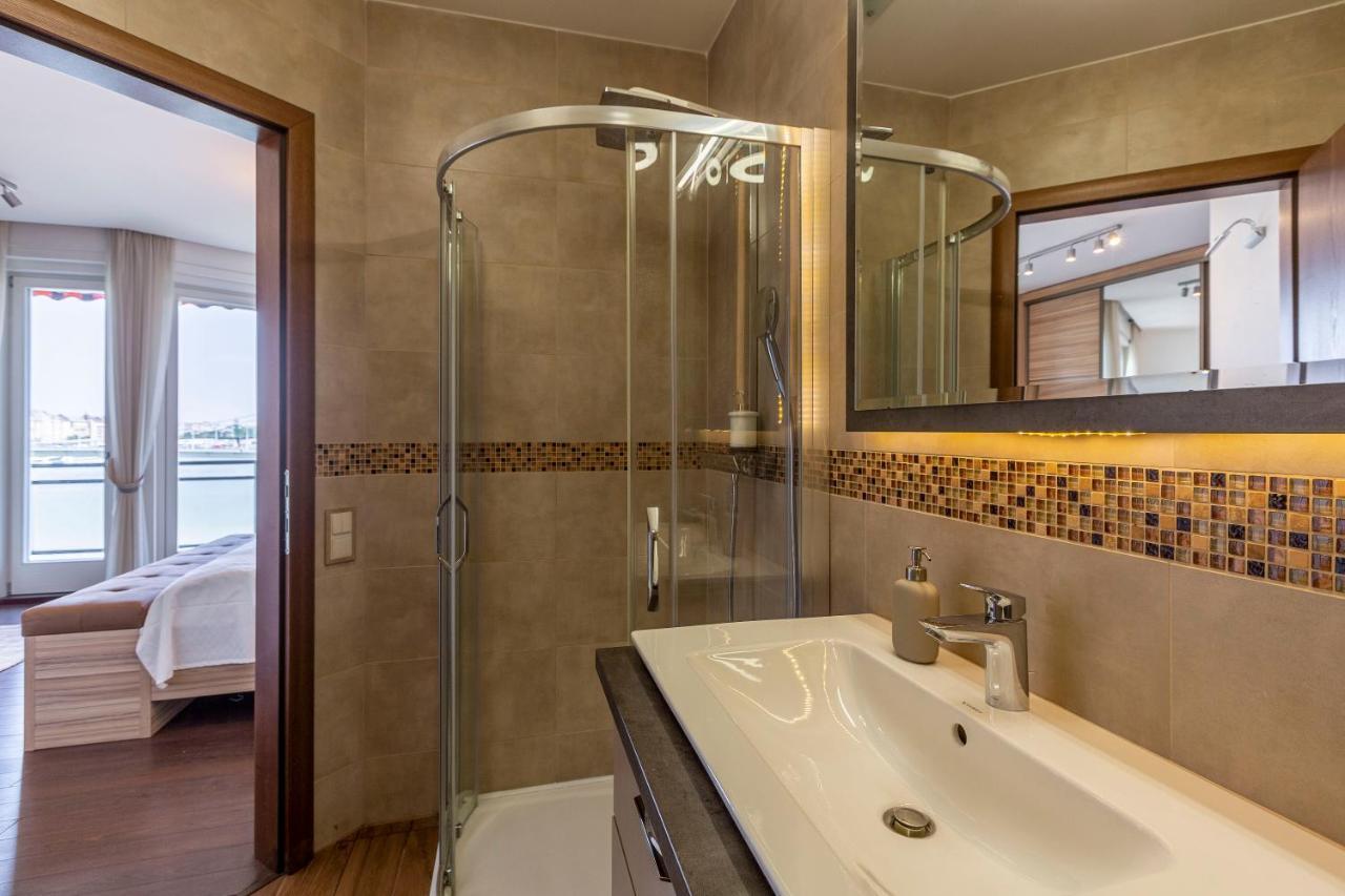 Luxury Residence With A Beautiful View For The Danube River Budapest Esterno foto